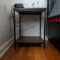 Night Stand
16 x 16 x 20

Excellent condition.
Pickup only in Mayfield Heights. Thanks.