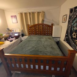 4 Piece Queen Size Bed Set 
