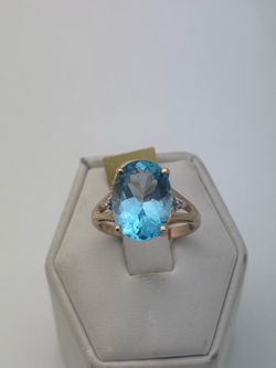 10k Yellow Gold Diamond & Blue Topaz Ring Size 6 1/2
