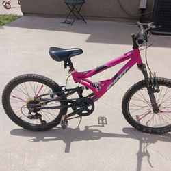 Girls 20" Hyper Swift Mountain Bike - needs new inner tubes for both tires.