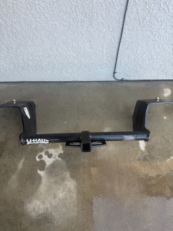 U-Haul / CURT Trailer Hitch – 3,500 lb Capacity –