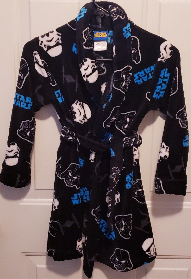 Little Boys Size 6, Robe Komar Starwars /Darth vader/storm trooper