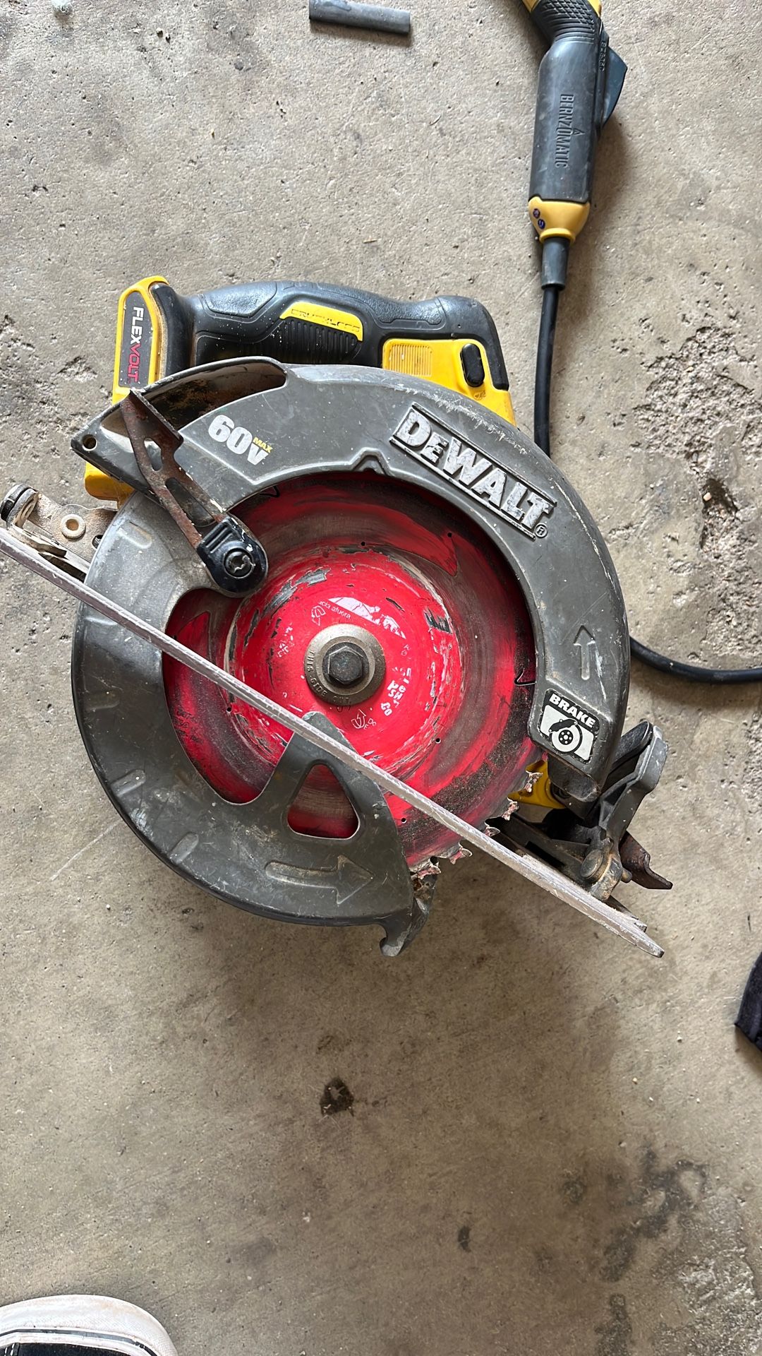 DeWalt 60V MAX 7-1/4 in. Cordless Brushless Circular Saw W/ Electronic Brake (DCS575)