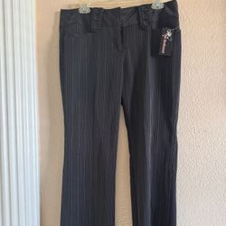 New Women’s Pin Stripe Pants Size 13 