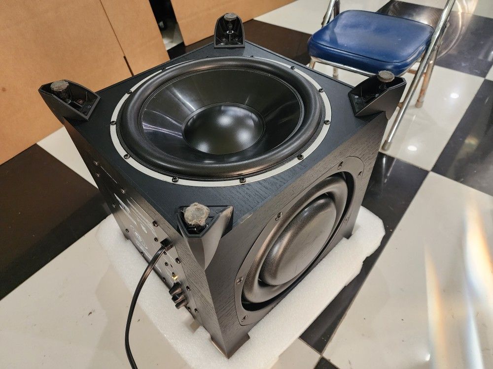 Paradigm Ultracube 12 V.2 Subwoofer . Retail price $1650 this is New Opened Box. 1950 watts peak 12 