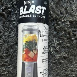 Ninja Blast 16 oz. Personal Portable Blender with Leak Proof Lid & Easy Sip Spout, Perfect for Smoothies, Black, BC100BK