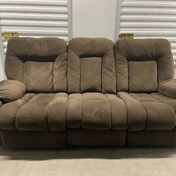 Electric Reclining Couch 🛋️/ Delivery available 🚚