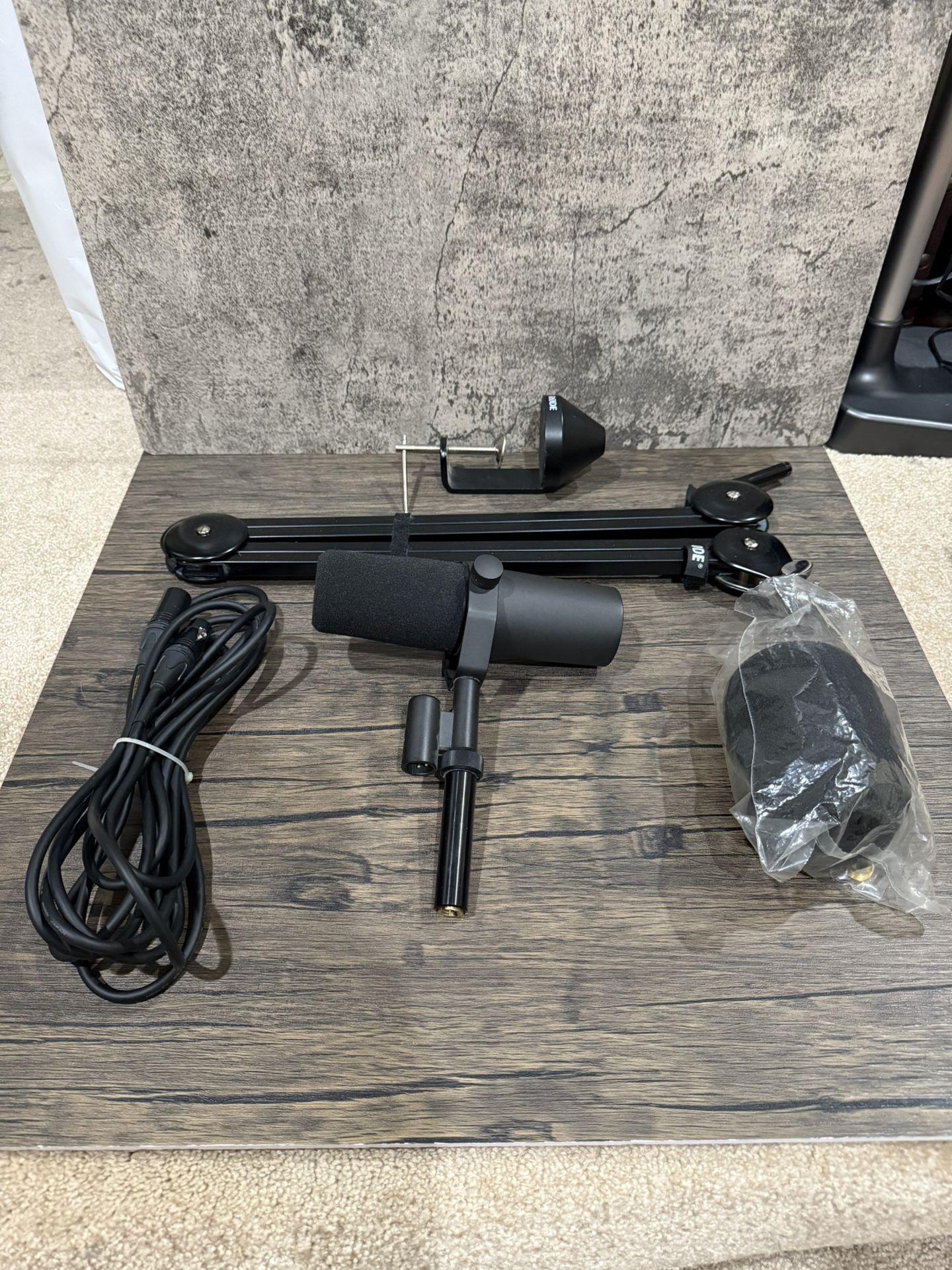Shure SM7B Cardioid Dynamic Vocal Microphone & Rode Professional Studio Boom Arm