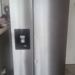 Whirlpool Stainless Steel Refrigerator w/Ice Maker