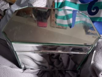 Mirrored jewelry box