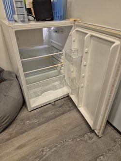 Mini Fridge Works Fine