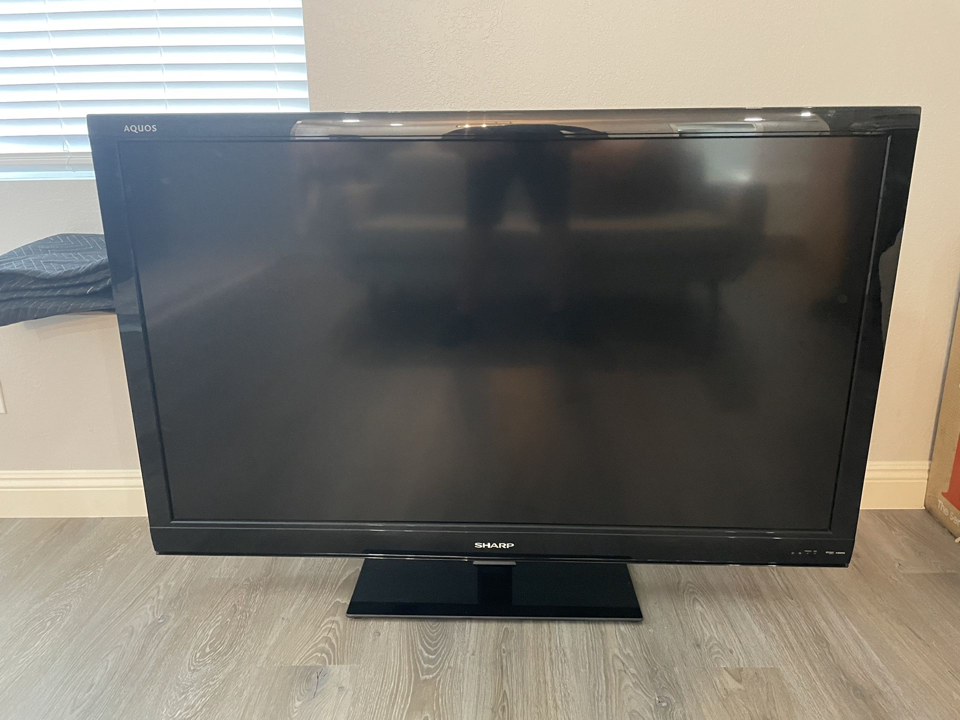 Sharp Aquos LC60E79U 60" Class LCD HDTV - 1080p, 1920 x 1080, 16:9, 120Hz, 4 ms, HDMI, PC Input