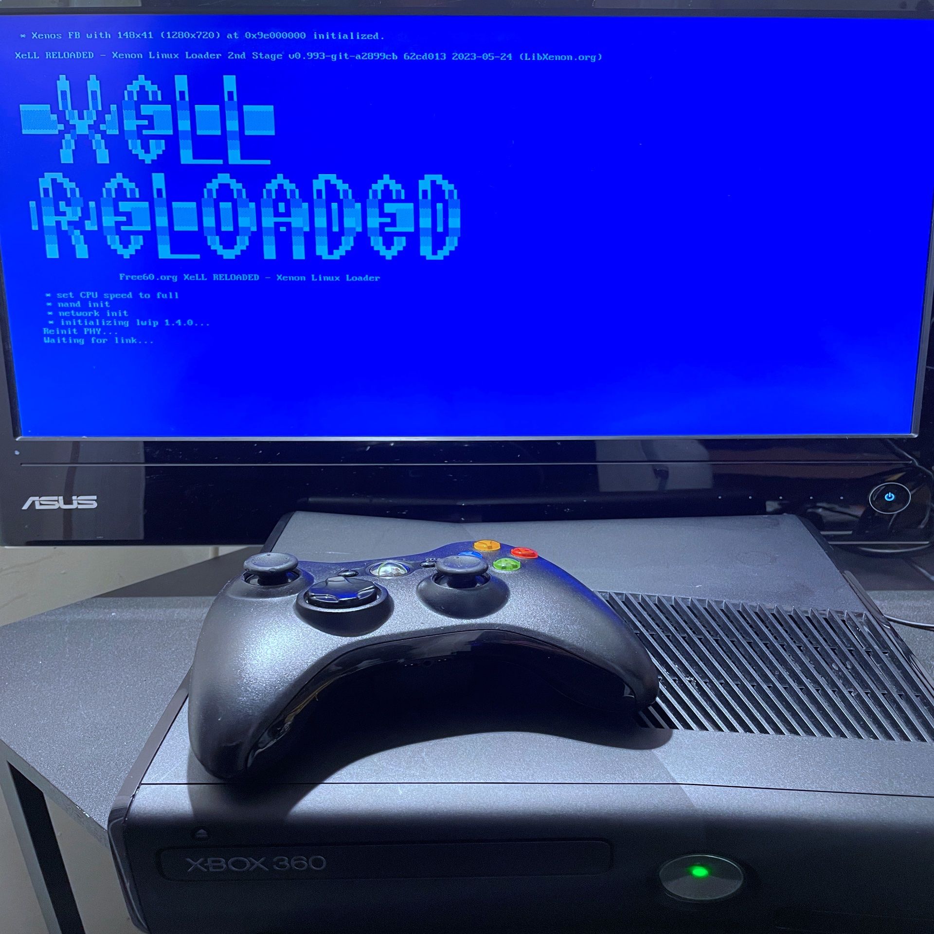 RGH3 Xbox 360 S Trinity / 500GB HDD / Controller + Cables