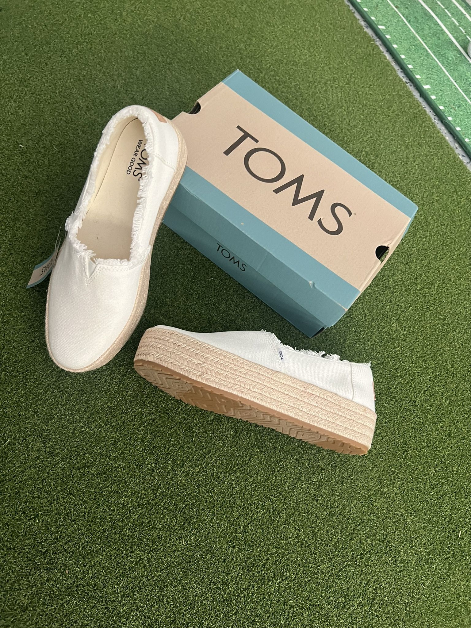 TOMS Slip On White Canvas Platform Espadrille