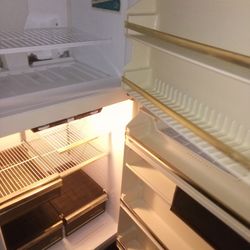 Kenmore Tan 18.0 Cu Ft Fridge/Freezer