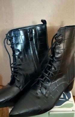 New Black Croc-Embossed Lace-Up Ankle Boots