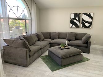Aiden &Ivy 6 piece Modular sectional