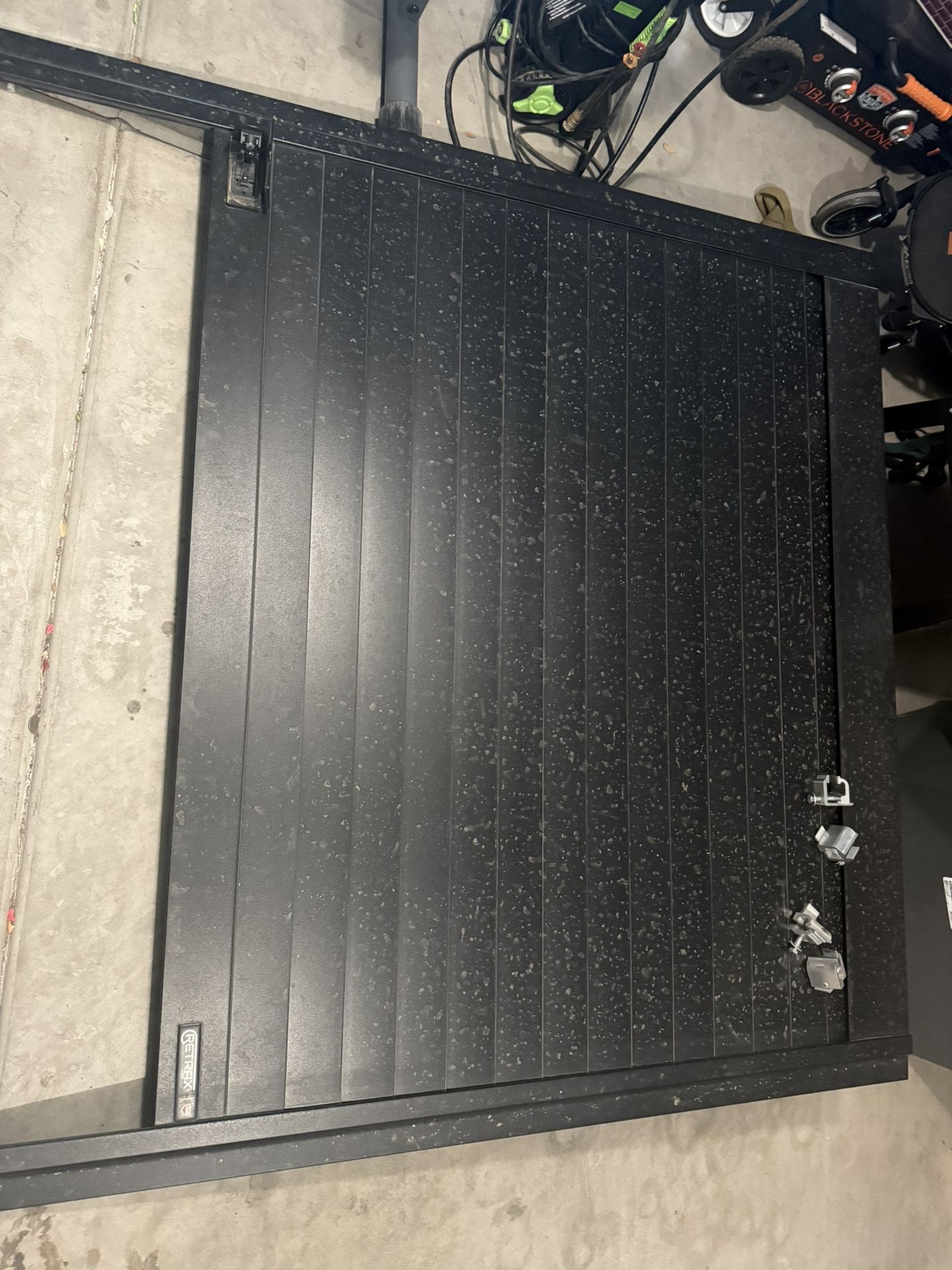 RETRAX retractable bed cover