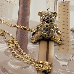 14k GOLD PLATED, CRYSTAL, NECKLACE 9"INCHES LONG, THE PENDANDT 1.75"LONG CAN BE USED AS A BROOCH, THIS NECKLACES CONTAINS AND EXTRA PIECE OF CHAIN TO 