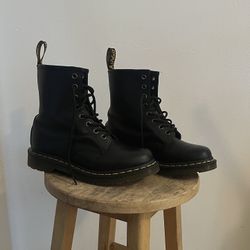 1460 Dr. Marten’s Black Boots