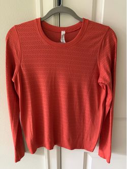 New lululemon top long sleeves size 6