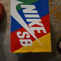 Nike SB HIGH ( STRAWBERRY COUGH) SIZE 8.5 M