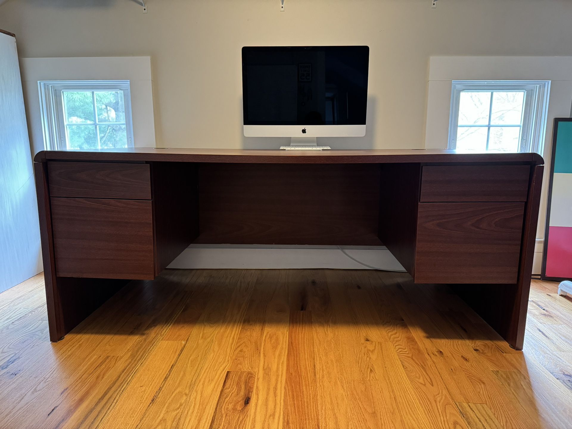 Executive Office Desk With Key