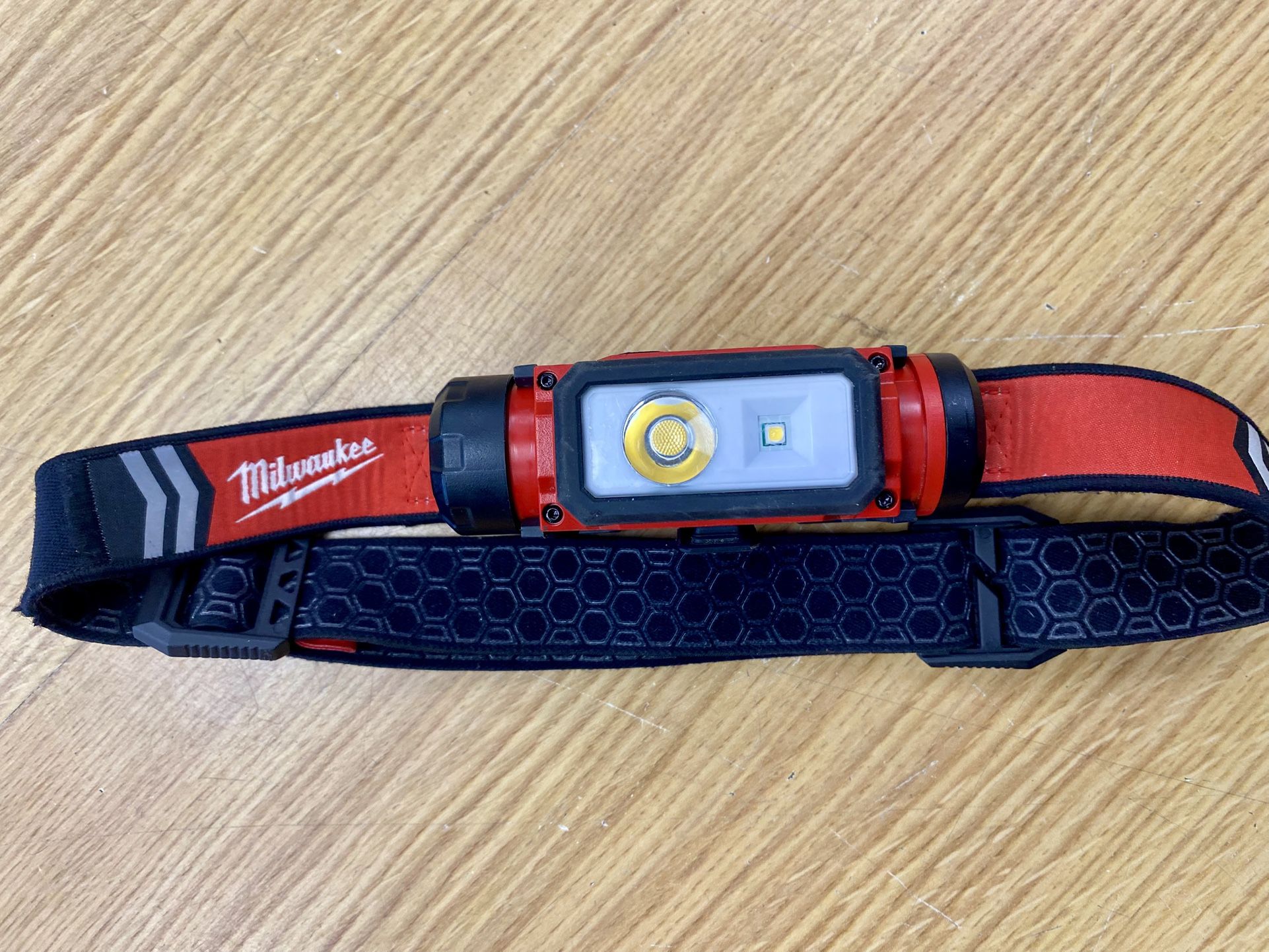 Milwaukee 2012R Rechargeable Magnetic Headlamp and Task Light w/ 450 Lumens