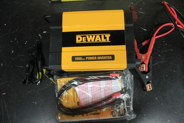 Dewalt 1000-Watt Portable Car Power Inverter