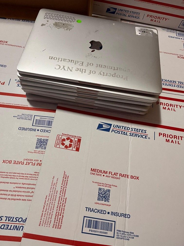 MacBook Pro 13inch 2017 Read Description