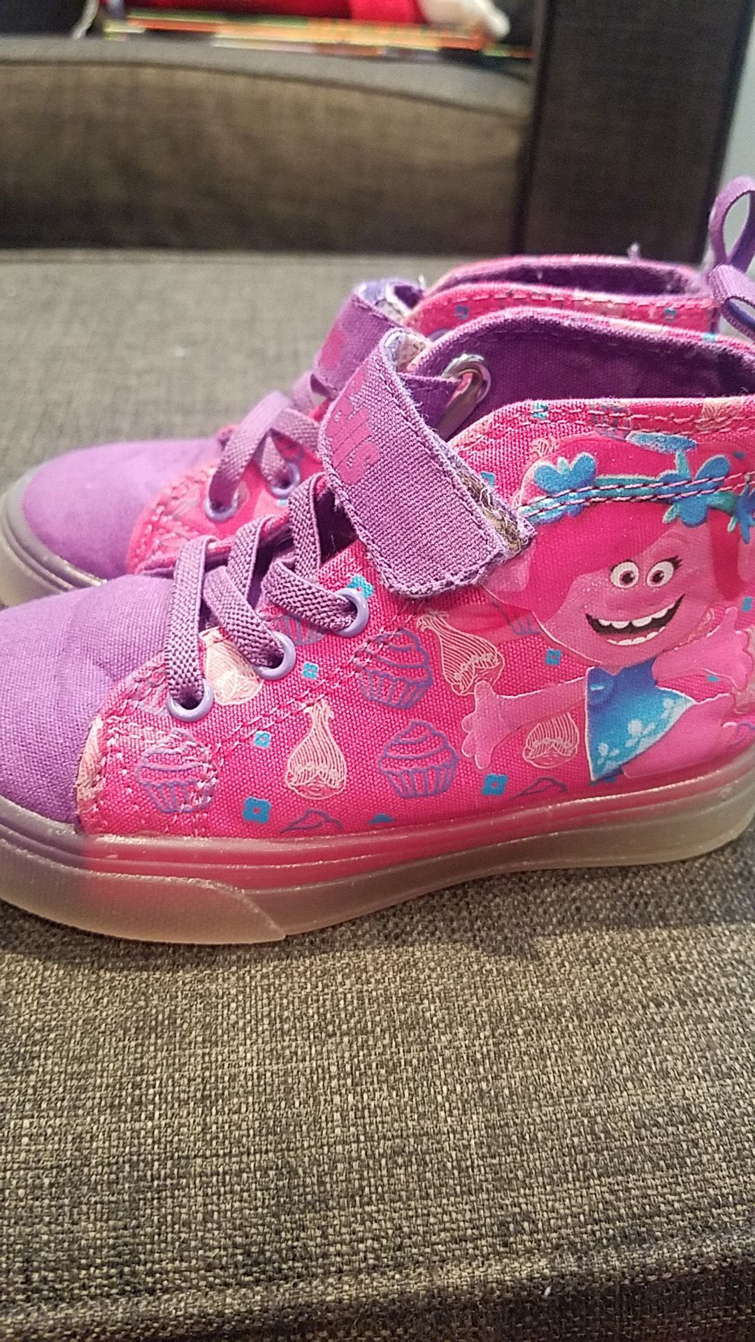 Toddler girl size 8 Poppy Troll light up sneakers