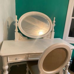 Vanity/Desk With Chair 