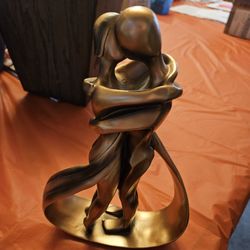 Passionate Embrace & Kiss Art Sculpture