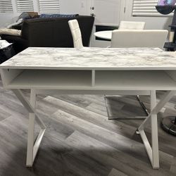 White  Desk – Great Condition!