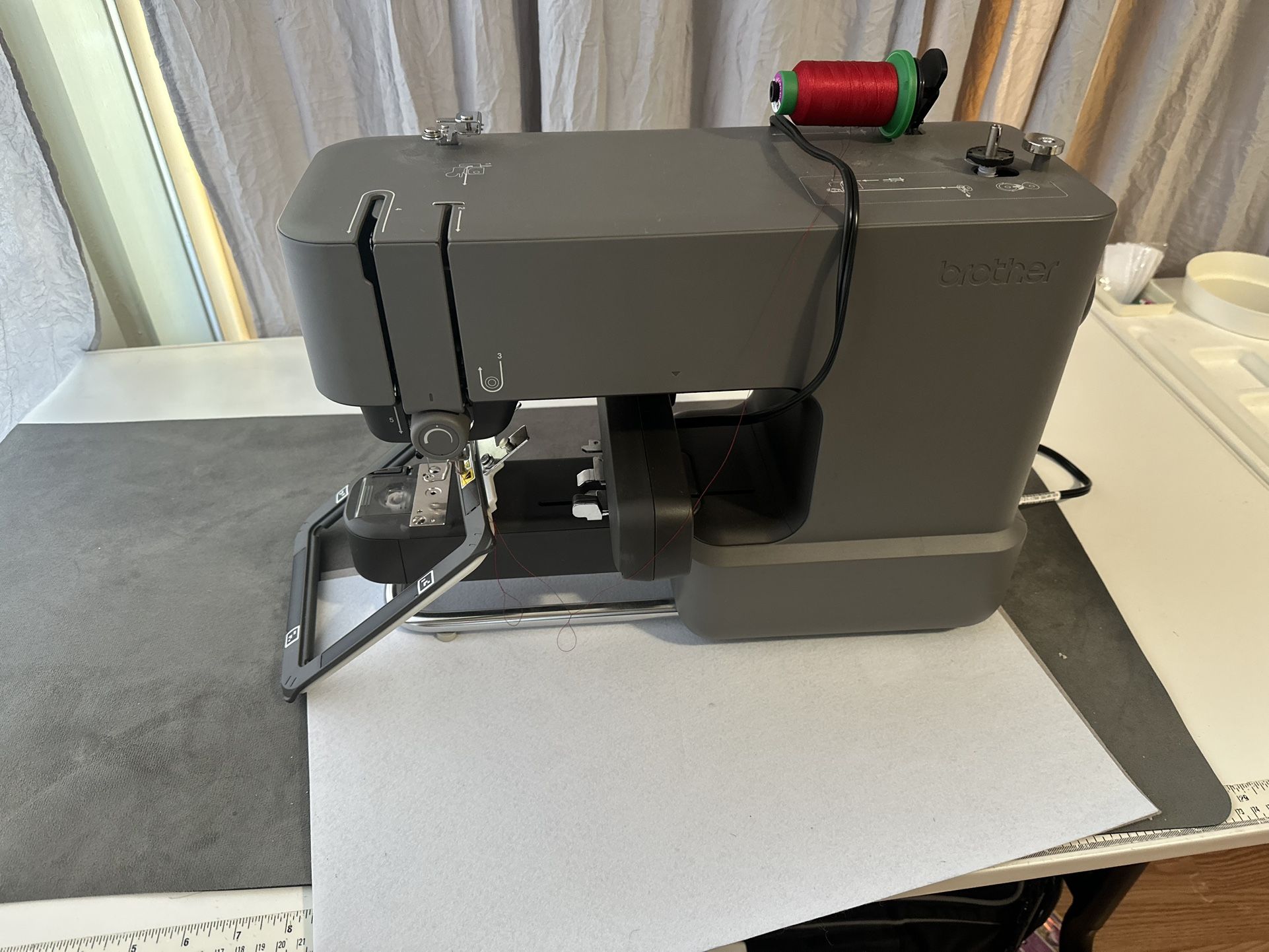 Embroidery Machine With Table