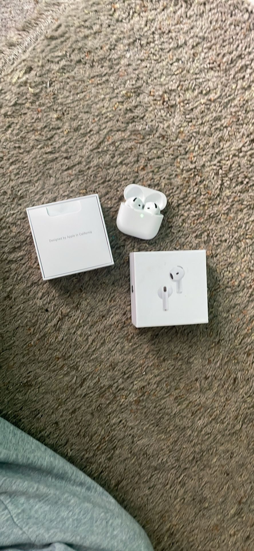 AirPods 4
