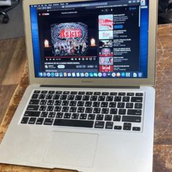 MacBook Air i5 