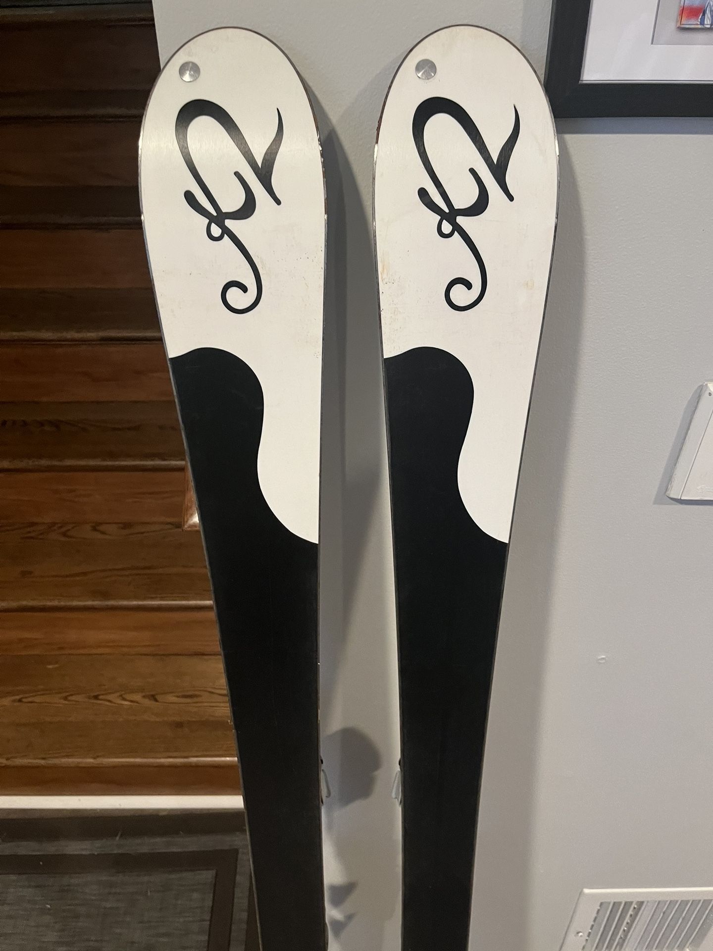 k2 first luv skis + Marker M2 10.0 Bindings - Women's 2009 the K2 First Luv Skis provide beginner skiers an easy and stable platform to learn on K2 First Luv Skis |