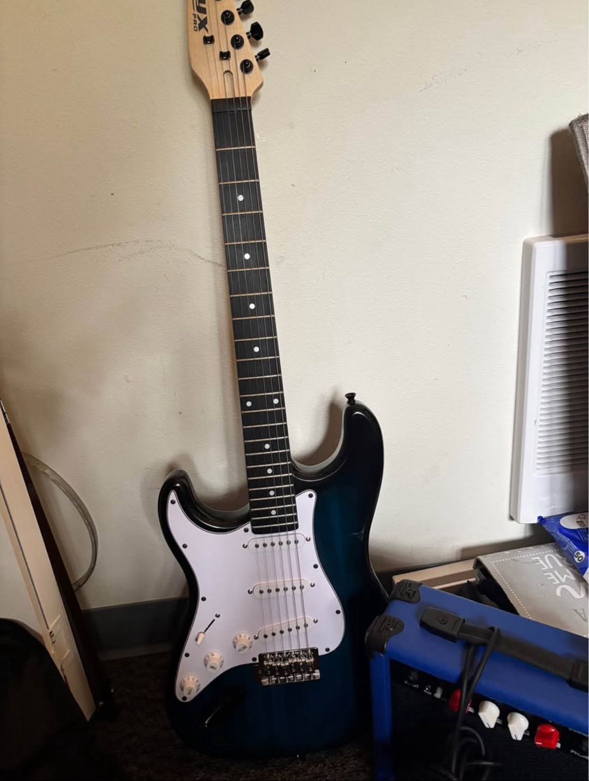 Electric Guitar & Amp