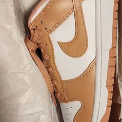 Dunk Low Womens Size 11 Mens 9.5 Brand New