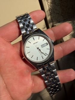 Seiko 7N43-9048 Silver-Tone Day-Date Watch