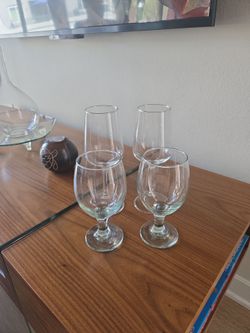 2 wine glass + 2 water glasses