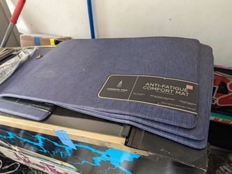 Anti-fatigue mats. Blue.
