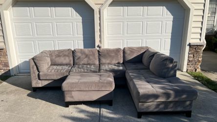 Beautiful Sectional Couch W Ottoman!😍