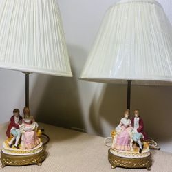 Vintage Pair Of Victorian Style Lamps Made In 🇺🇸 