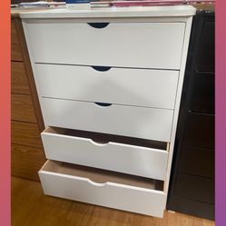 Dresser/ Five drawers dresser