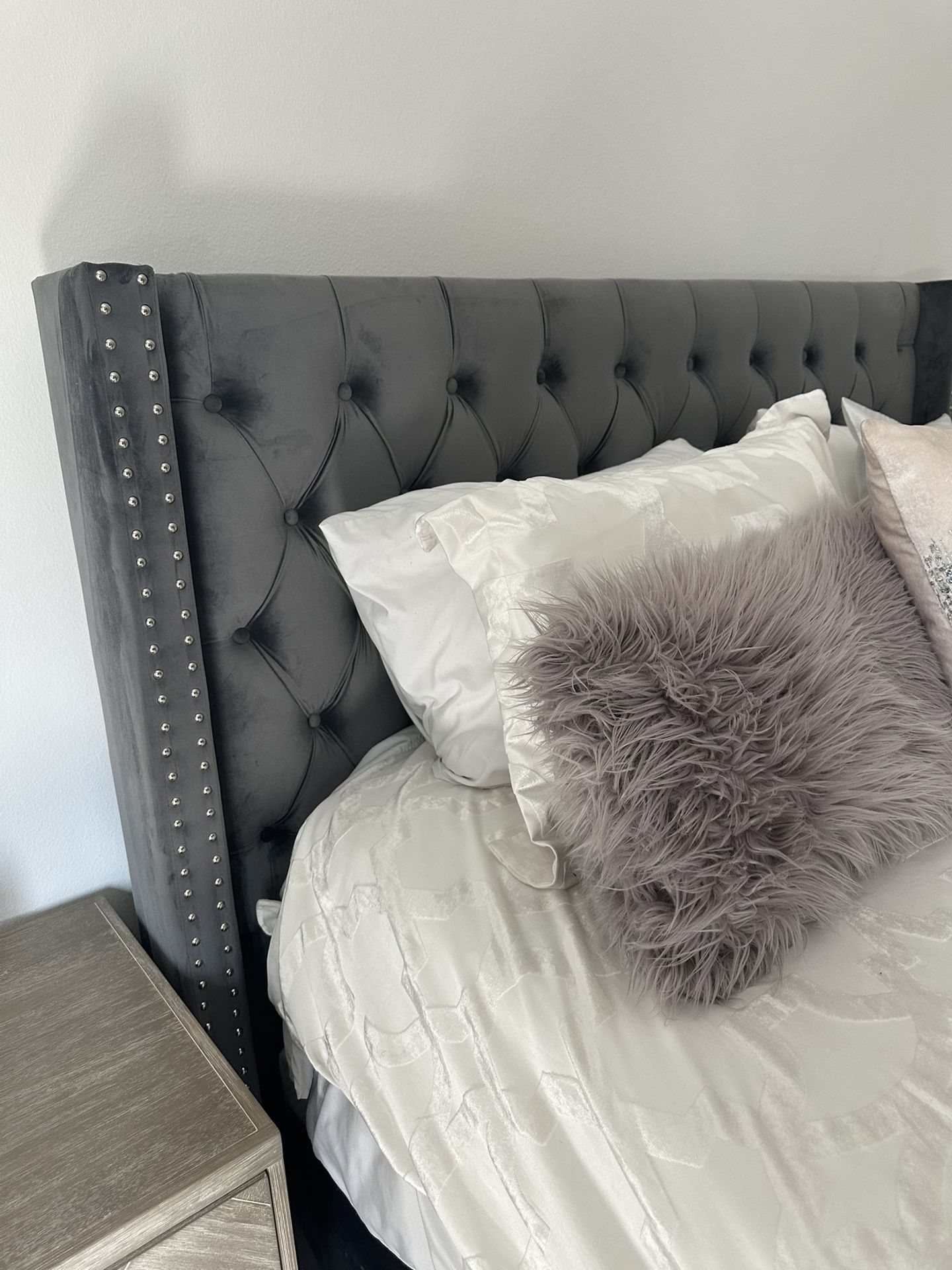 Queen Bed Frame (Gray) 
