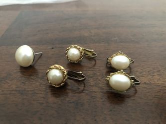 Vintage Consume Jewelry Earings Clipons