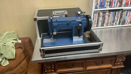 Sailrite portable sailing, sewing machine, heavy duty excellent condition heavy duty travel,case