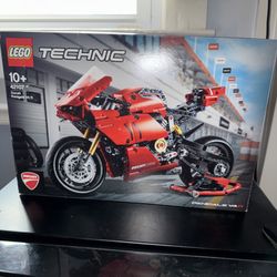 LEGO 42107 Technic Ducati Panigale V4 R Building Set 646 Pieces Age 10+